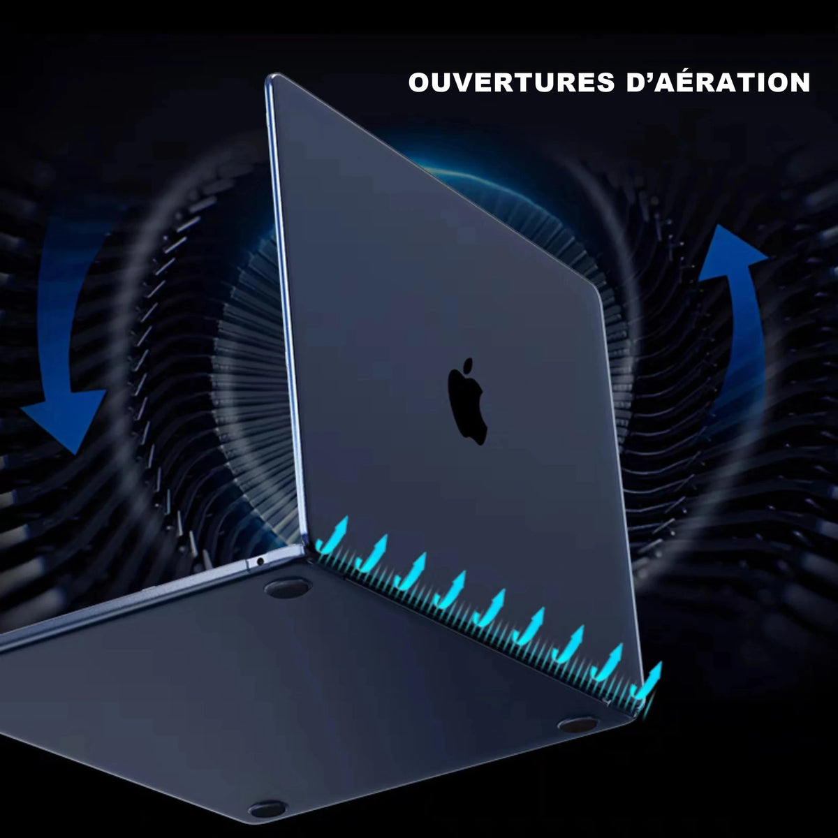 MacBook entrouvert dans une coque transparente, ouvertures d'aération visibles sur la tranche basse.