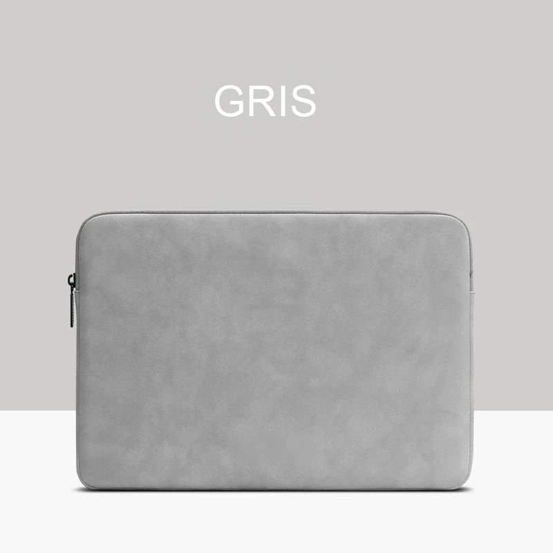 Housse pour ordinateur portable en simili cuir gris clair, vue de face, fermeture à glissière sur le côté gauche.