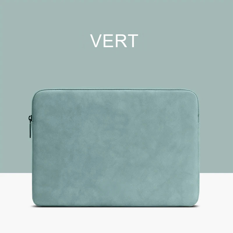 Housse pour ordinateur portable en simili cuir vert d'eau, vue de face, fermeture à glissière sur le côté.