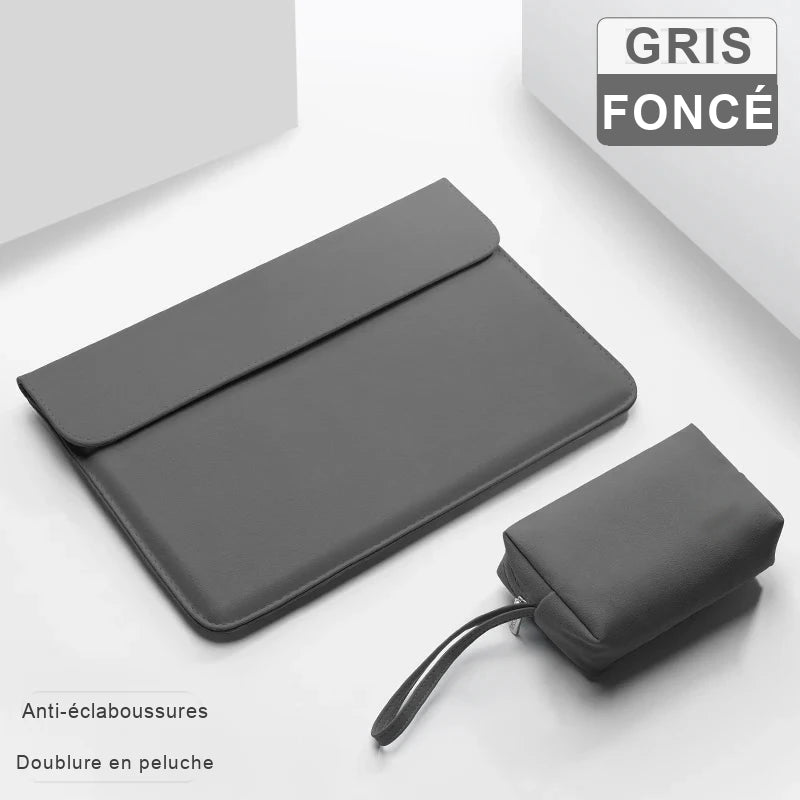 Housse d'ordinateur gris foncé en simili cuir avec sa trousse assortie et sa dragonne, vue de dessus.