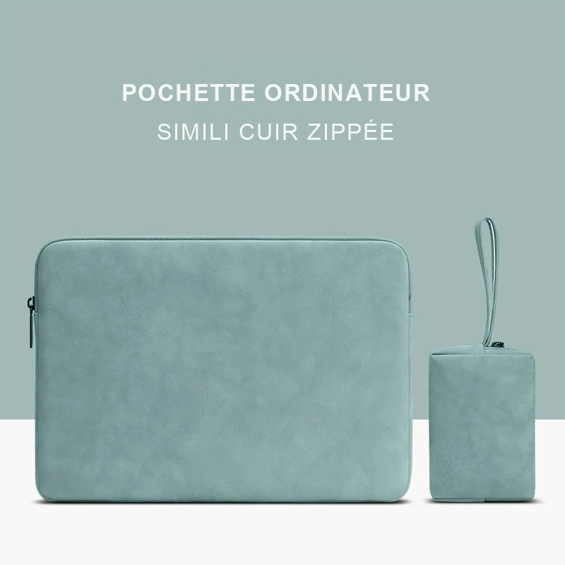 Pochette ordinateur et trousse assortie en simili cuir vert sauge texturé, fermeture zippée, dragonne sur la trousse.