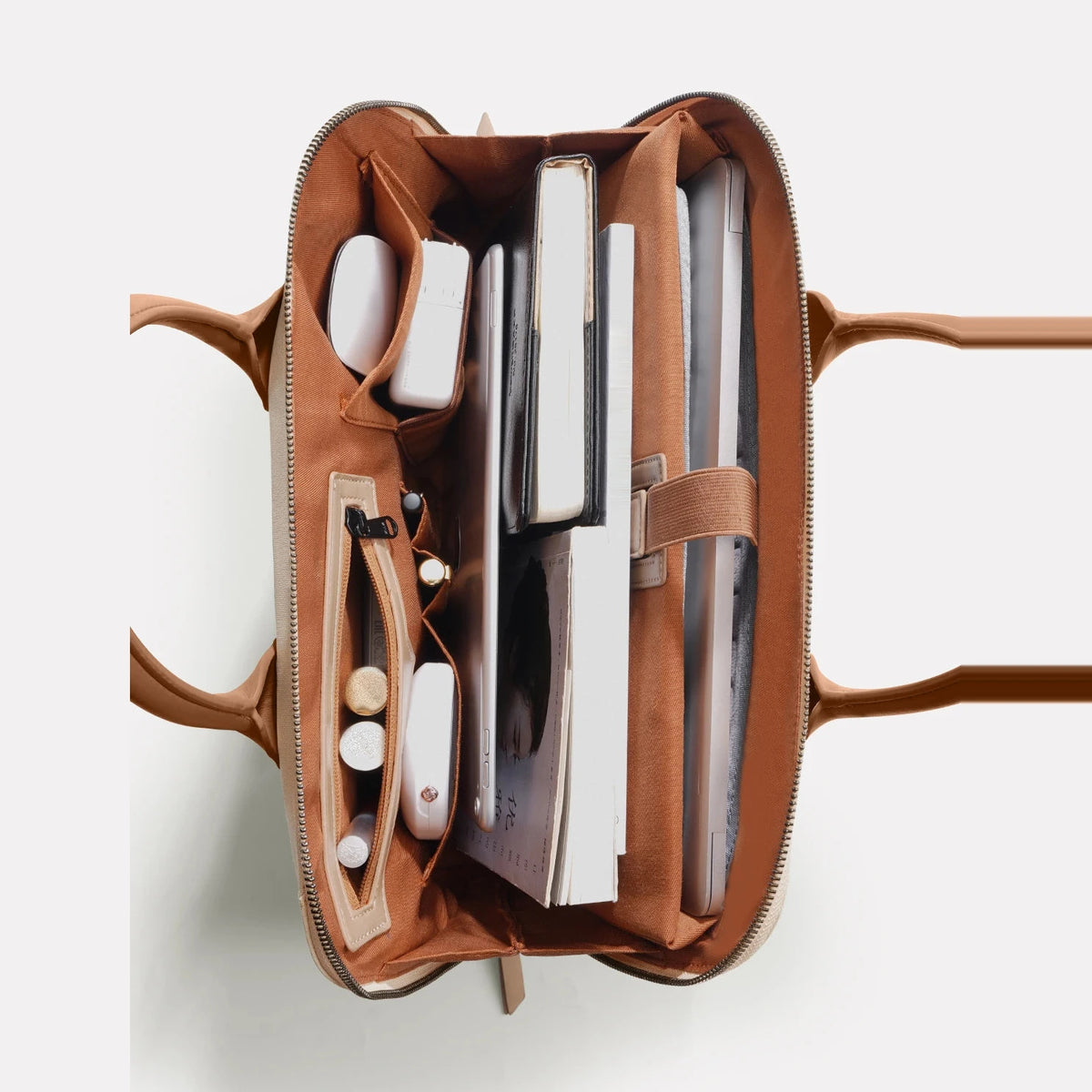 Intérieur d'une sacoche pour ordinateur portable 14 pouces, plusieurs compartiments zippés rangeant ordinateur portable, tablette, carnet et petits accessoires.