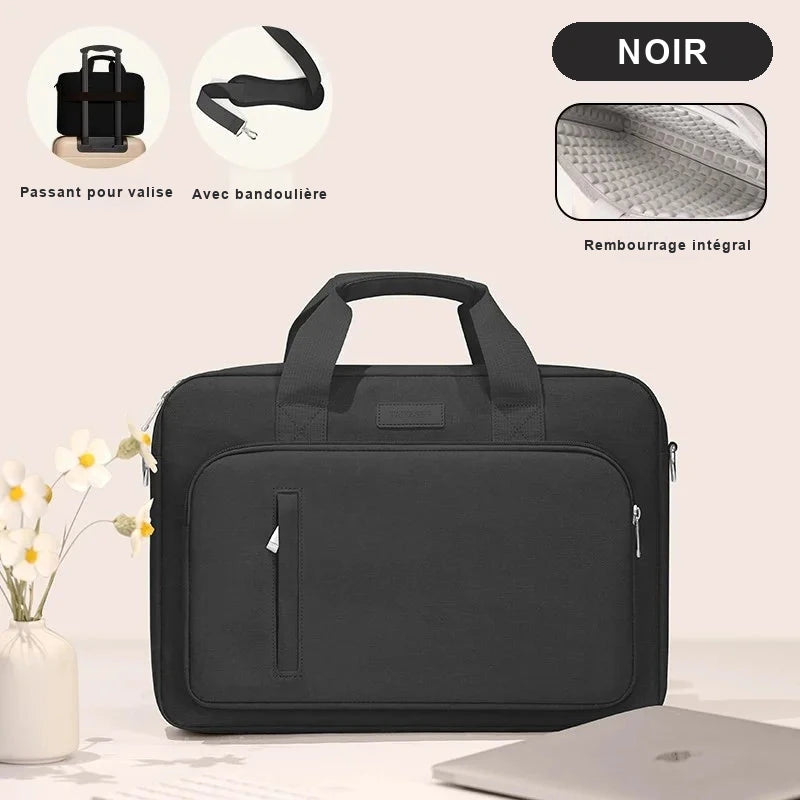 Sacoche noire pour ordinateur portable vue de face, avec trois vignettes : passant pour valise, bandoulière et rembourrage intérieur en mousse alvéolée.